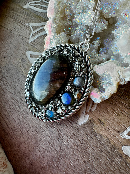 Phases Labradorite Necklace